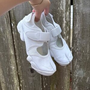 NIKE Air Rifts in White